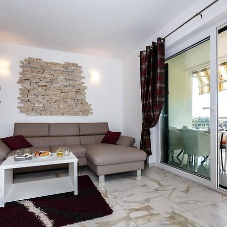 Apartments Adria Малинска Екстериор снимка