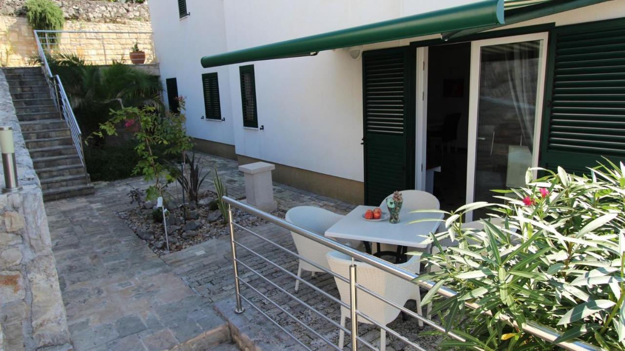 Apartments Adria Малинска Екстериор снимка