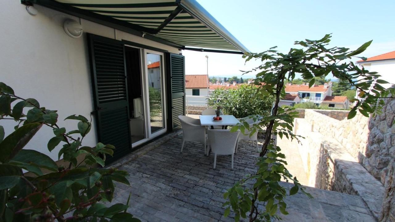 Apartments Adria Малинска Екстериор снимка