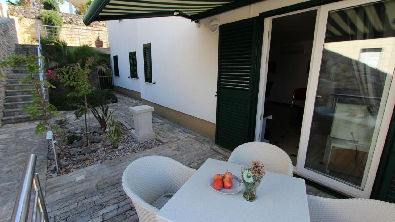 Apartments Adria Малинска Екстериор снимка