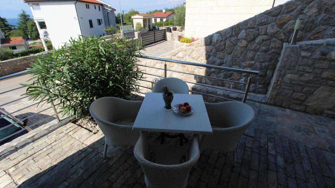Apartments Adria Малинска Екстериор снимка