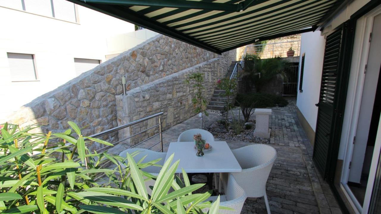 Apartments Adria Малинска Екстериор снимка