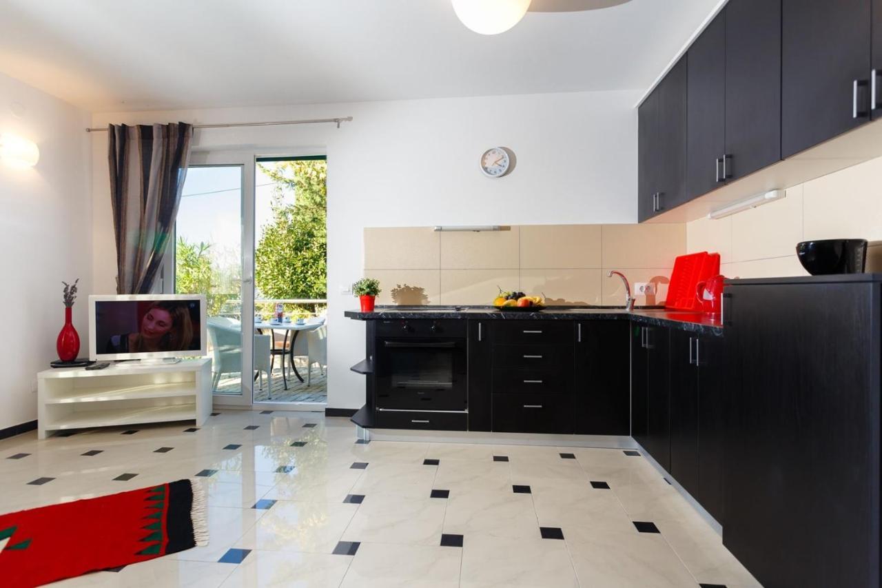 Apartments Adria Малинска Екстериор снимка