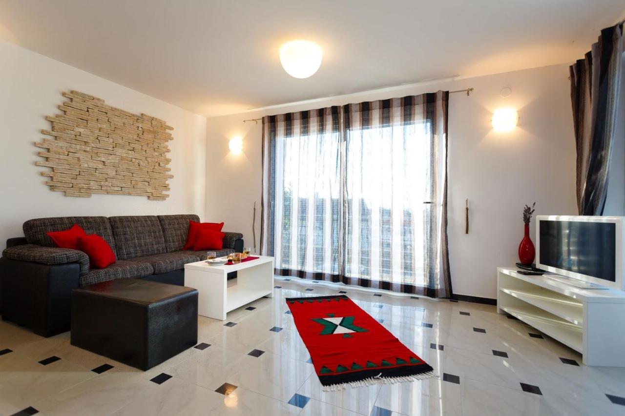 Apartments Adria Малинска Екстериор снимка