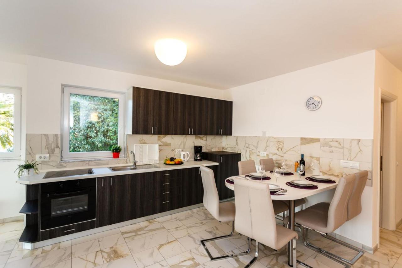 Apartments Adria Малинска Екстериор снимка