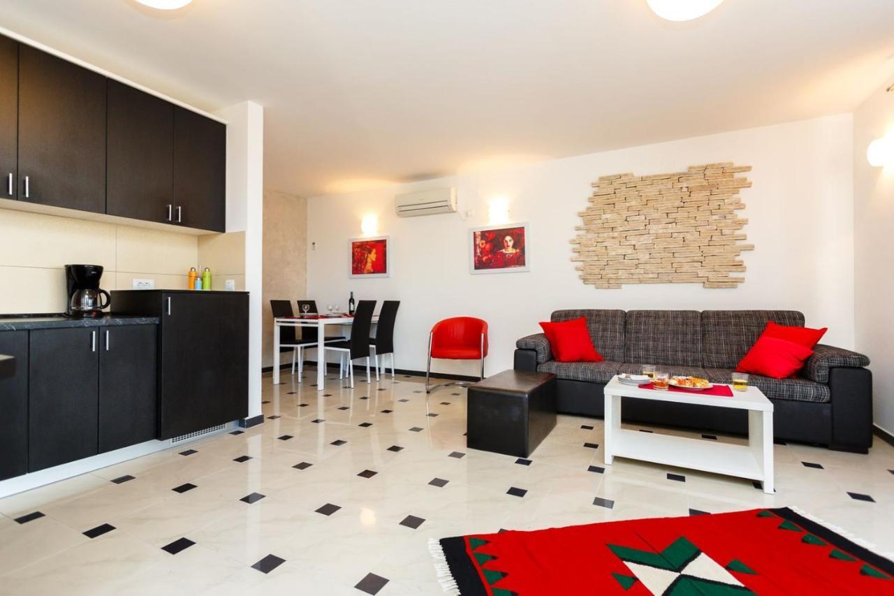 Apartments Adria Малинска Екстериор снимка