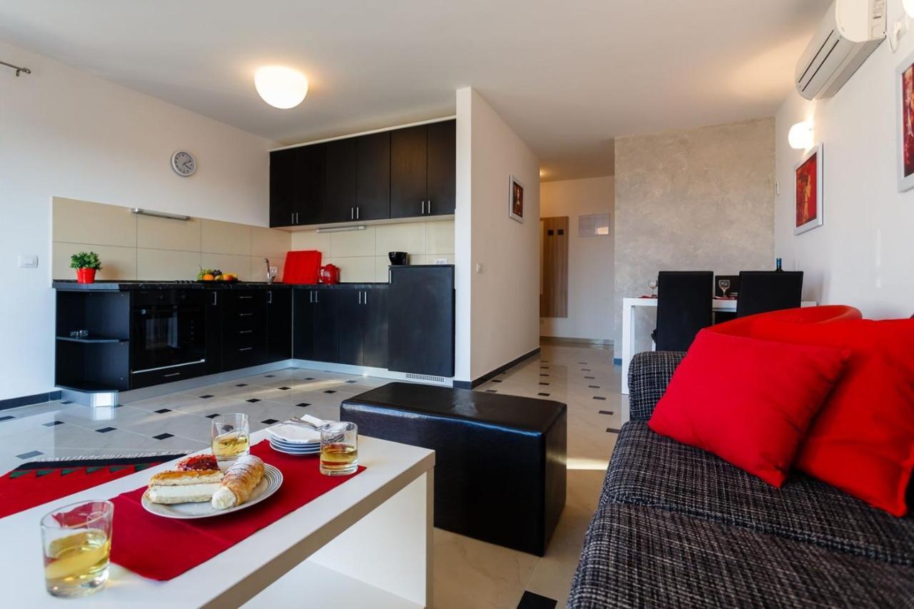 Apartments Adria Малинска Екстериор снимка