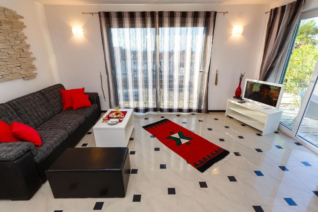 Apartments Adria Малинска Екстериор снимка