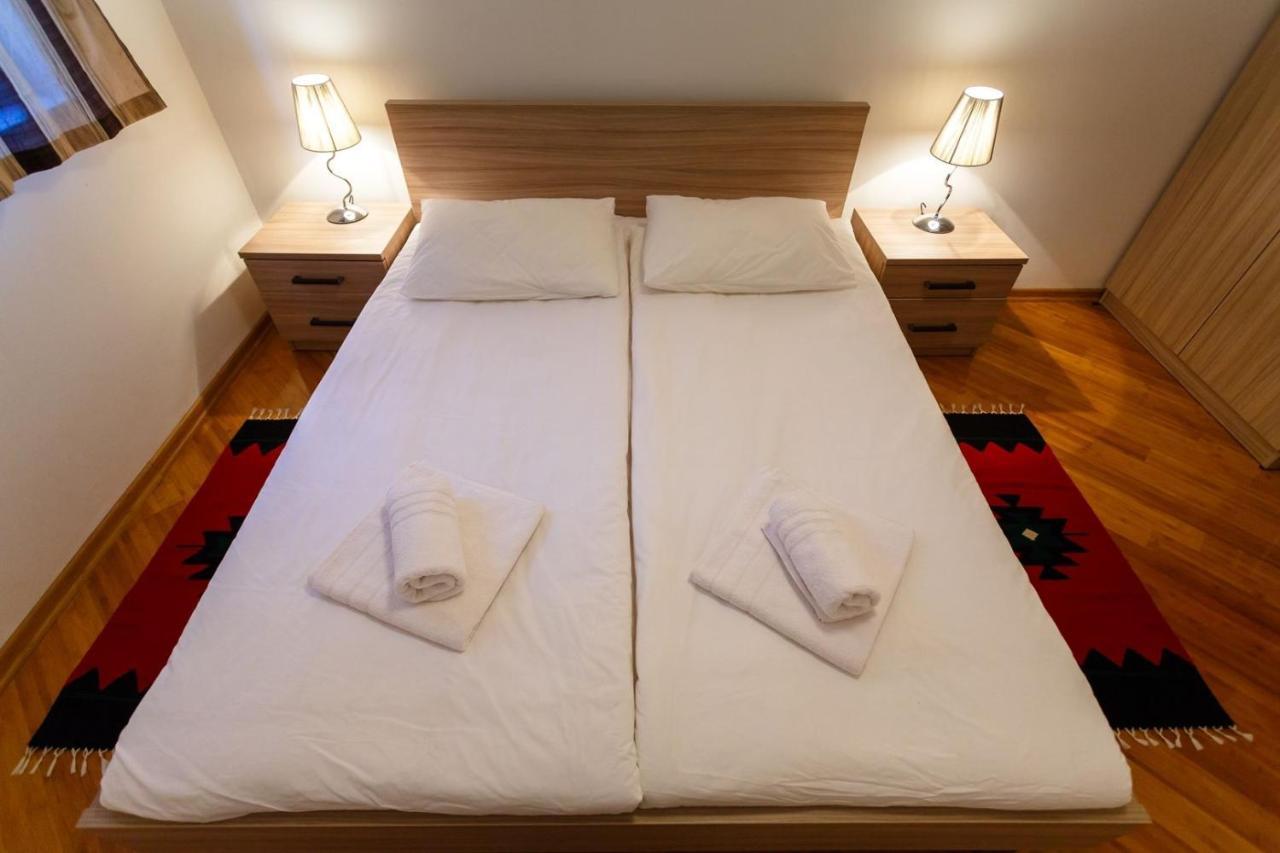 Apartments Adria Малинска Екстериор снимка