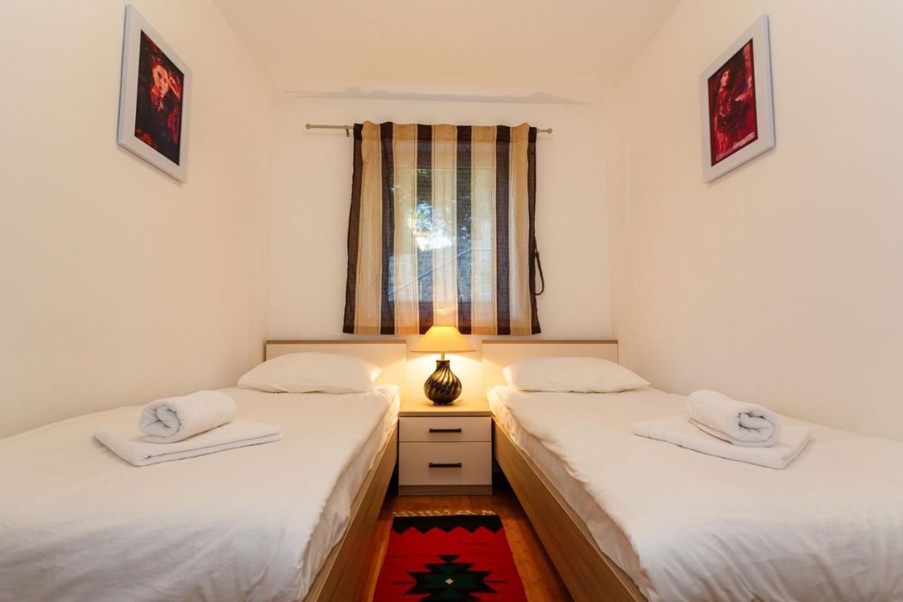 Apartments Adria Малинска Екстериор снимка