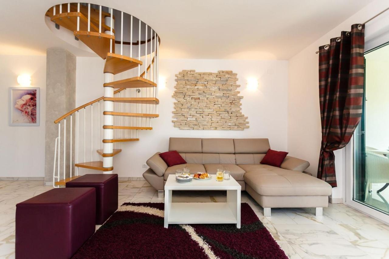 Apartments Adria Малинска Екстериор снимка