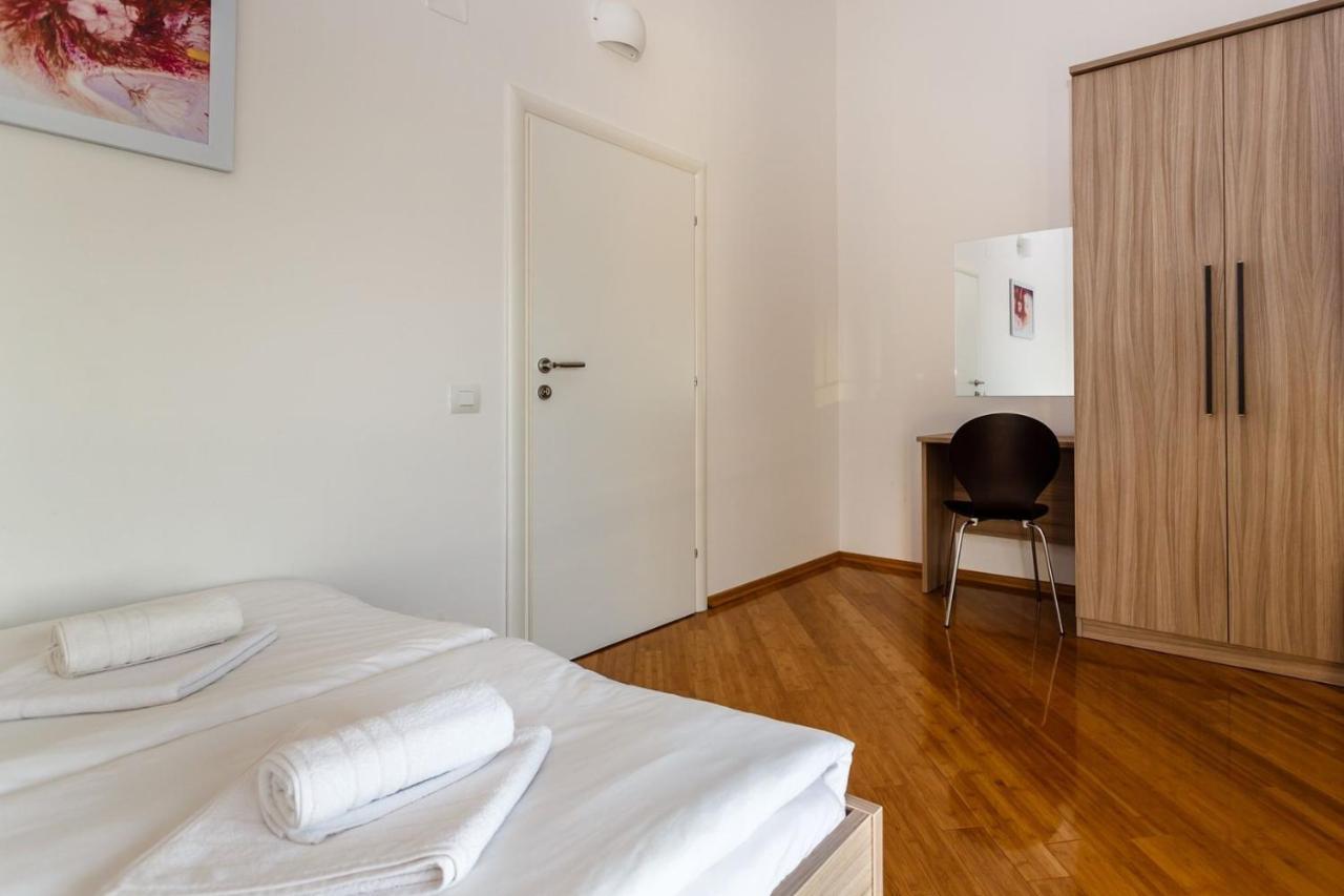 Apartments Adria Малинска Екстериор снимка