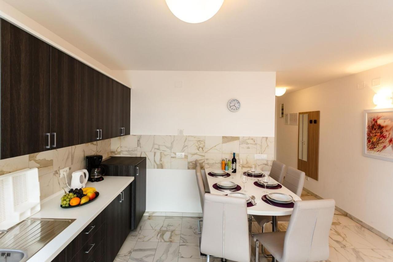 Apartments Adria Малинска Екстериор снимка