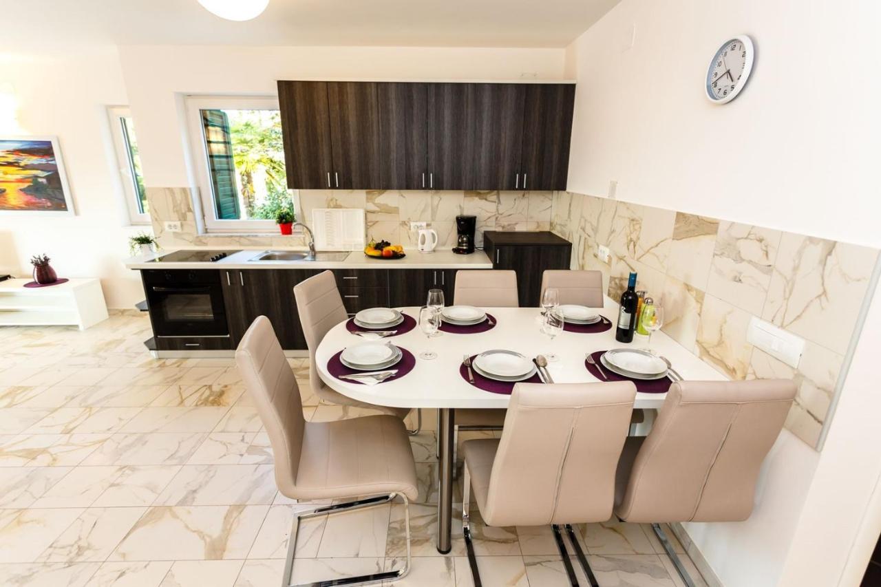 Apartments Adria Малинска Екстериор снимка