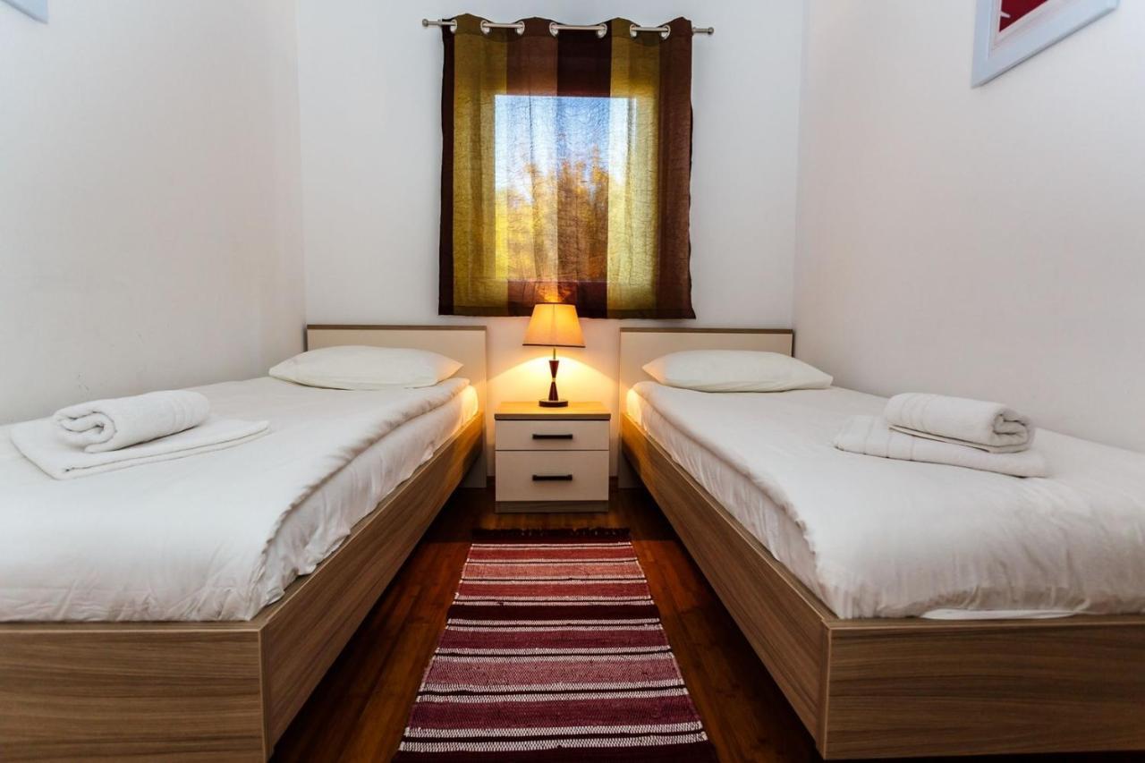 Apartments Adria Малинска Екстериор снимка